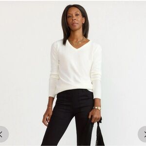 NWT Elegant White V-Neck Women's Sweater